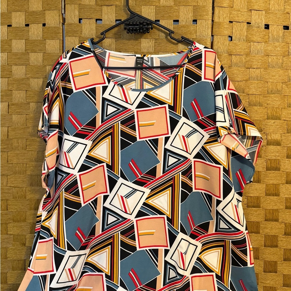 Geometric Patterned Women's Blouse - Picture 4 of 4